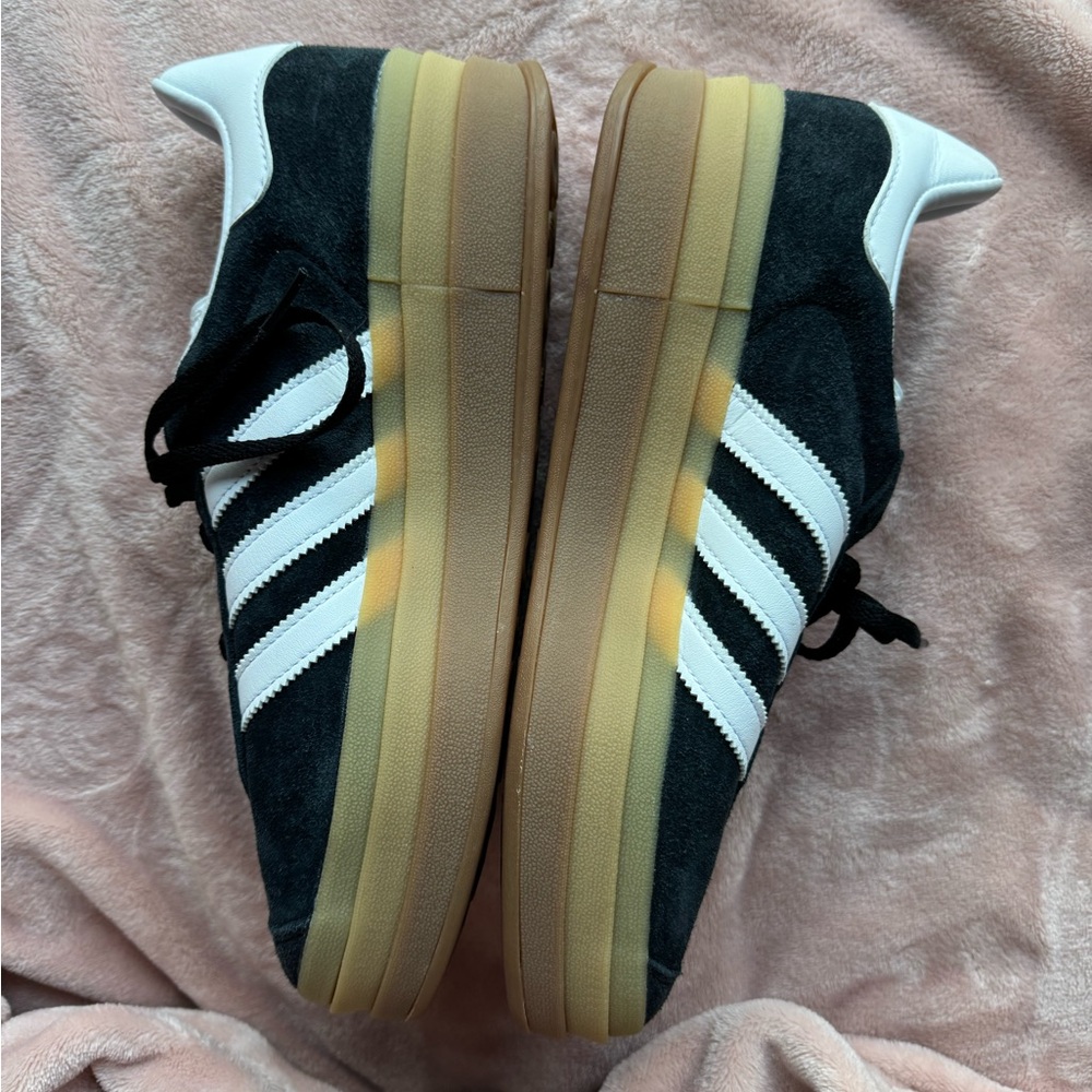 Adidas Black and White Sneakers Iconic Design - Picture 2 of 9